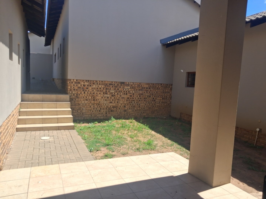 To Let 3 Bedroom Property for Rent in Hillside Free State